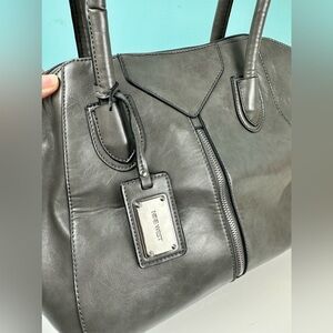 Nine West ladies gray leather handbag, excellent condition